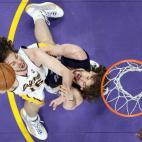 5c8a4b75360000ba1a6b4a83