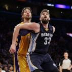 5c8a4b75360000c81a6b4a85