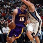 5c8a4b76250000580680f518