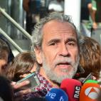 5c8a4a7b240000f404a2e3ba