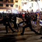 Catalan pro-independence demonstrators and riot police clash during a protest against police action, in Barcelona, Spain, October 26, 2019. REUTERS/Jon Nazca