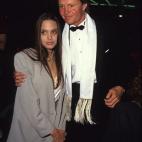 5c8a7606260000f903fe6045