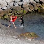 Otro grupo de siete inmigrantes marroqu&iacute;es, entre ellos tres menores, llegan a Ceuta.