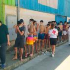 Podr&iacute;a haber hasta 1.500 menores entre ellos.