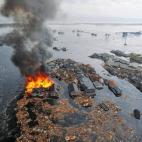 Cada empleado recibe una dosis mensual media de radiación de entre 0,5 y 0,6 milisieverts, según datos de TEPCO, y la empresa afirma que ningún trabajador ha alcanzado en los cuatro últimos años el límite anual de radiación acumulada de 5...