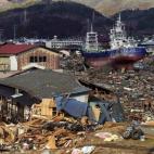 El temblor causó un gran apagón en seis provincias del noreste japonés, ya que tres plantas térmicas tuvieron que cesar su actividad, un contratiempo que se sumó a los cortes de agua y gas para una población que lleva cuatro semanas de pen...