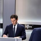 5dc0b53e210000d14fad4d5a