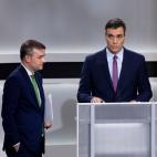 5dc0b53c210000a84734bf1b