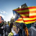 Esteladas y gritos contra la monarqu&iacute;a, frente al Palacio de Congresos