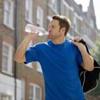 Hay que dosificar e ir al gimnasio tres o cinco días por semana, especialmente al principio. "Si no permitimos al organismo recuperarse tras un entrenamiento intenso, no podrá asimilarlo", explica Pedro Ruiz, para quien hay que hay que tener e...