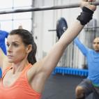 No solo es un error, puede llegar a ser contraproducente. "Una sesión media debe oscilar entre 45 y 90 minutos. A partir de ese tiempo, el organismo genera un estado desfavorable para generar adaptaciones y, por tanto, conseguir resultados", ex...