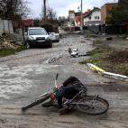 Cad&aacute;veres de civiles ucranianos, algunos maniatados, en Bucha, a las afueras de Kiev