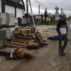 Cad&aacute;veres de civiles ucranianos, algunos maniatados, en Bucha, a las afueras de Kiev