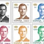 La imagen del rey Juan Carlos ha sido sustituida durante estos años por la de Felipe VI, cuyo rostro ya figura en las nuevas monedas o en los sellos. Felipe VI y Letizia tienen también sus retratos oficiales, que lucen en los plenos de los Ayu...