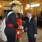 Ya en su discurso de proclamación dio las gracias en las lenguas cooficiales del Estado. Cuando ha viajado a Cataluña, País Vasco y Galicia, siempre pronuncia unas palabras -o incluso buena parte del discurso- en estas lenguas. La princesa Le...