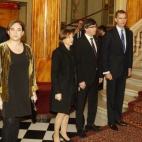 Para Salazar, el único reproche institucional que se le puede hacer es su actitud tras la formación del Parlament de Cataluña a finales de 2015. Faltando al protocolo, Felipe VI no recibió a la presidenta de la asamblea catalana Carmen Forca...