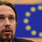 Al líder de Podemos tampoco le gusta la casta futbolística. Tiene dos pasiones en el campo. Una es el Numancia, su apoyo viene desde niño cuando vivía en Soria. Su otro club es el Rayo Vallecano, el equipo de su barrio actual en Madrid.