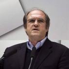 El exministro de Educación y candidato del PSOE a la Comunidad de Madrid tiene su corazón en su San Sebastián natal y su Real Sociedad. Su sueño de niño era ser futbolista.