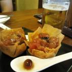 "Mi tapa favorita se llama "Buscando a Nemo" y podeis disfrutarla en el bar El cable de Sitges. Consiste en un tartar de atún con caviar (tomate, aceite de sésamo, aceite de oliva y soja en esferificación) sobre un cuenco de pasta filo. ¡Esp...