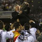 5c8ab185360000ba1a6be45d