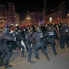 Tensión entre la policía y los manifestantes en Valencia