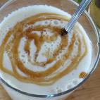 Ahora que se acerca el verano, los batidos de fruta y leche son una buena opci&oacute;n para refrescarse. La combinaci&oacute;n de manzana con bebida de soja y miel o caramelo es un placer para el paladar.