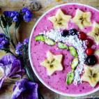 Disfrutar y cuidarse no es misi&oacute;n imposible si recurrimos a recetas como esta. Yogurt, mucha fruta, bebida de almendra... &iexcl;Y a disfrutar!