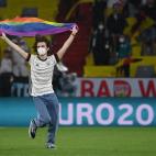 Un espontáneo sobre el campo