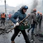 5c8b18e8240000f404a41317