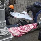 5c8b18f1240000f404a41345