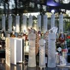 Estaba cantado: quien ha hecho su agosto vistiendo a las ricas y famosas, no podía perderse Ibiza. Frente al restaurante Cipriani Downtown, en Marina Ibiza, el puerto deportivo, el diseñador italiano maestro del print animal de leopardo y serp...