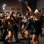 Celebraci&oacute;n en Barcelona tras el fin del estado de alarma.