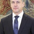 El lehendakari optó por estudiar Magisterio en el seminario de Derio y luego especializarse en gestión de centros de ocio en la Universidad de Deusto.