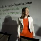 Si no hubiera sentido la llamada de la política, habría trabajado en un hospital. La ministra se licenció en Medicina en la Universidad de Salamanca. Llegó a dirigir el Ministerio de Sanidad en el Gobierno de José María Aznar. Ahora ti...