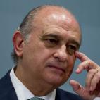 No se dedicó en sus años jóvenes a estudiar temas de seguridad y de inmigración. El actual ministro del Interior es... ingeniero industrial por la Escuela Técnica Superior de Barcelona. ¿Su especialidad? Organización Industrial.