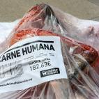Activistas se desnudan y se 'envasan' contra el consumo masivo de carne
