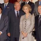 Jos&eacute; Mar&iacute;a Aznar, el rey Juan Carlos y la reina Sof&iacute;a de Espa&ntilde;a y el expresidente ruso Mijail Gorbachov asisten a la ceremonia de clausura de la conferencia sobre ''transici&oacute;n y consolidaci&oacute;n democr&aacu...