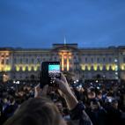 Multitud frente al palacio.