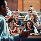 Los estudiantes de Estados Unidos se enfrentan a una deuda de unos 30.000 dólares, de media, para pagar la universidad. Incluso en países donde la universidad es gratis o mucho menos cara, los estudiantes a menudo se endeudan solo por hacer fr...