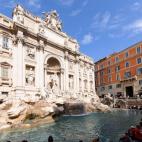 Si París es la “Ciudad del amor”, ¿por qué si leemos Roma al revés pone “amor”? La respuesta es simple: Roma también es una de esas ciudades del amor, otro clásico que, más allá de los tópicos y estereotipos, convierte a la capi...