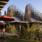 5c8b7350360000a61b6d1d33