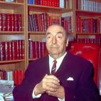 Pablo Neruda intentó con este poemario en 1935 hacer más compleja su técnica, recurriendo al surrealismo y a experiencias personales trágicas. Además de por razones literarias, el chileno se arrepintió de publicar esta colección de textos...
