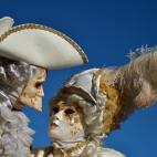 5c8b18412000004504701f07