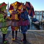 5c8b18442000009d03701f17