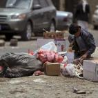 La ciudad más grande de Yemen se ha convertido en un campo de batalla en la guerra de poder entre Irán y Arabia Saudí, lo que ha provocado su devastación.