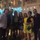 De izquierda a derecha: Juan Ramón Gonzalo, director de contenidos de la productora Cuarzo; Pablo Casado, vicesecretario de comunicación del Partido Popular y su esposa, Isabel Torres Orts; Andrea Olivas, directora de 'El programa de Ana Rosa'...