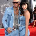 5c8b7e982000009e0470e81b