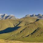 Este parque, con su reinante Monte Perdido —el macizo montañoso calcáreo más alto de Europa—, tiene una gran riqueza natural por sus siluetas escarpadas, sus espacios de contrastes y por la biodiversidad que ampara entre sus montes —má...