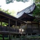 Conocida como Hida-Takayama, es una ciudad ubicada entre los Alpes Japoneses. Es pequeña, tradicional —algunos de los negocios de las calles principales son de siglos atrás—, con mucha artesanía, destilerías de sake y mercados pintoresco...