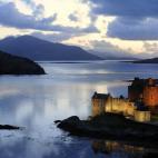 En el litoral de las Highlands nacen las islas Hébridas, cuya isla más relevante y bella es sin duda la de Skype. Este tesoro, 'la isla de la bruma', está volteado por verdes colinas, lagos , cascadas y espectaculares acantilados, donde la vi...